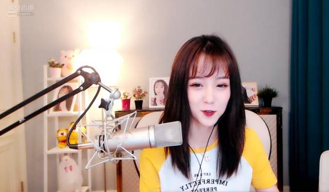 莉哥虎牙首秀,官方力捧!百万礼物免费送,UZI打