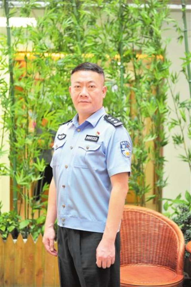 探寻深圳警队20最 | 警龄最长的派出所所长胡志军