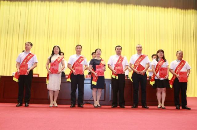 肇庆这些人受到隆重表彰,德庆多名教师榜上有名