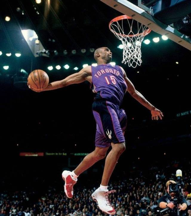 理查德森是nba历史上少数既能投三分,又能暴力扣篮的后卫球员.