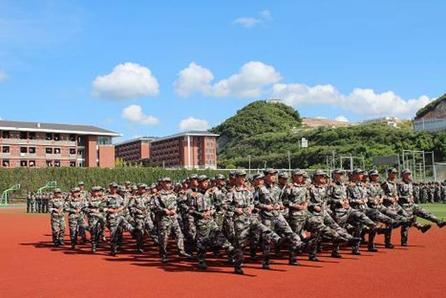 军训进行时—你认真的样子真帅