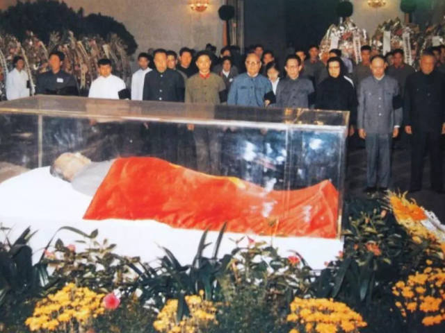 纪念毛泽东同志逝世42年纪念日