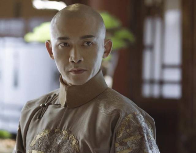 同样演乾隆,霍建华最帅聂远最调皮,走红毯被网友说:大