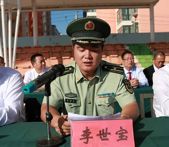 陇南武警支队执勤一大队副大队长李世宝讲话