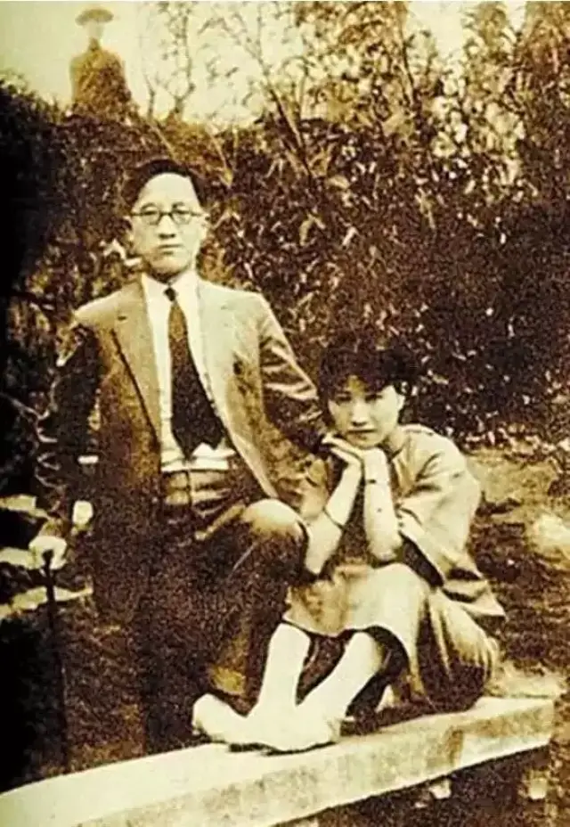 " 冼星海同志和他的妻子钱韵玲,这对革命伉俪虽已远去,然而,他们生前