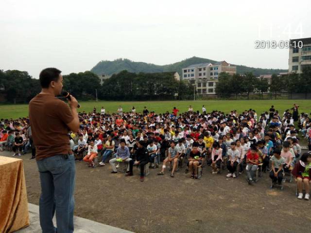 新邵县坪上镇中学隆重举行秋季开学典礼