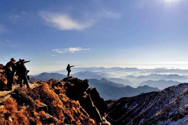 李白 西上太白峰,夕阳穷登攀. 太白与我语,为我开天刎.