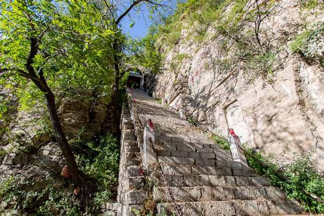 河北磁县:一群山羊驮青砖运上炉峰山,建成了两座无梁殿