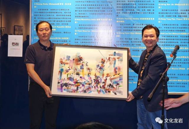 龙岩市文广新局局长王汝彬先生主持开幕式.