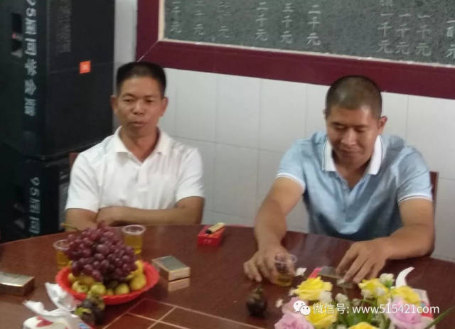 在第34个教师节来临之际,联东村委干部带着热心乡贤庄永亮先生,庄庆强