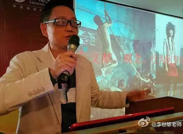 李世雄继续在厦门大学新闻传播系教授摄影,在经过几年的寂寞之后,从九