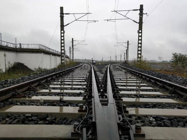 厉害了,毕节东火车站开通了!