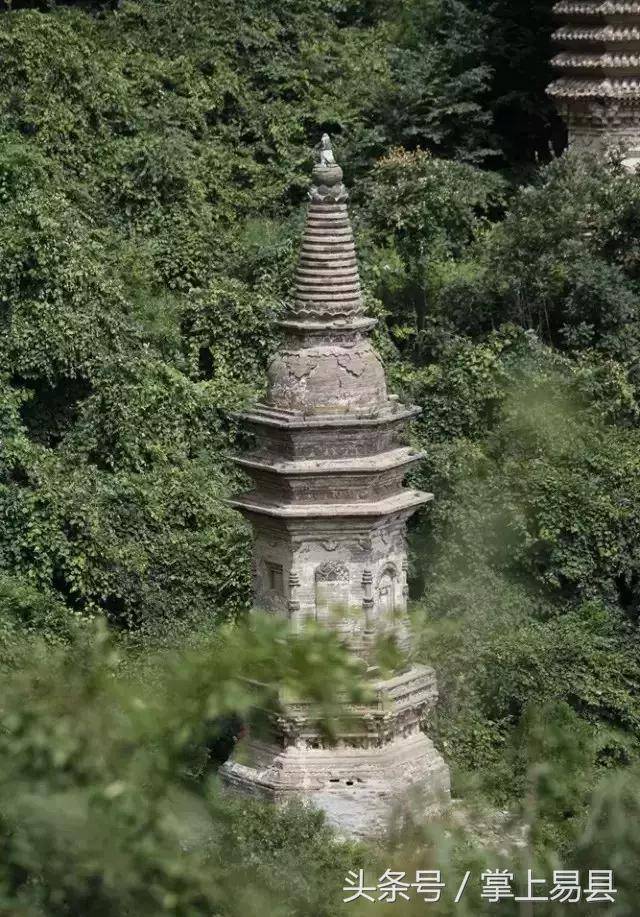 【no 3 黑白双塔】 易县南山上有黑塔和白塔,民间传说这黑塔是为纪念