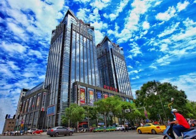 开发运营了建发东方红广场,建发现代城和建发大阅城,在银川新华街商圈