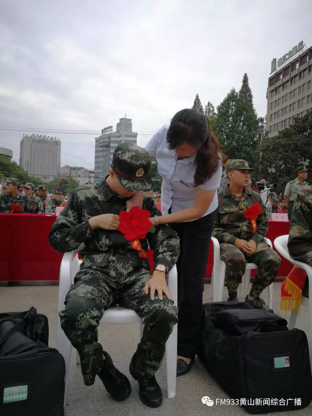 除了到现场的159名新兵,黄山市今年共有483名新兵,其中超过350名是