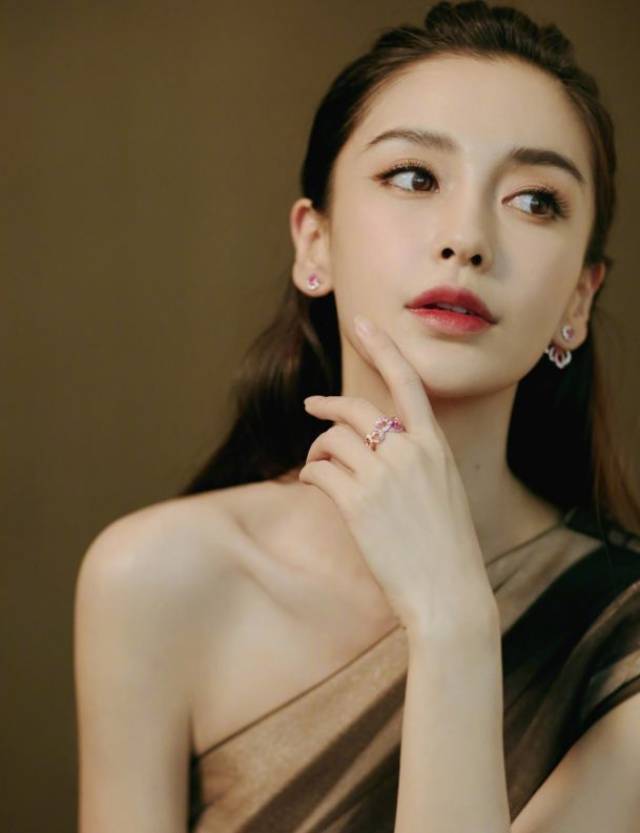 杨幂生日,angelababy真情祝福,九个字让人感慨万千