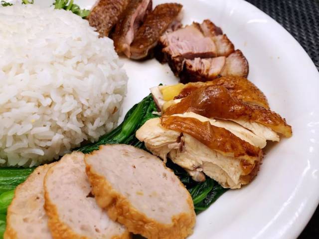 把细节做到位 所有材料都选其最具口感部位 无论是烧腩仔,烧鹅或卤鸡