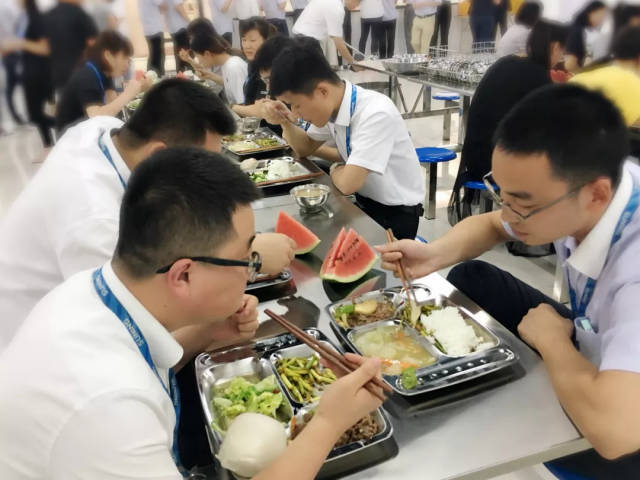 别人家的公司:揭秘苏宁员工食堂