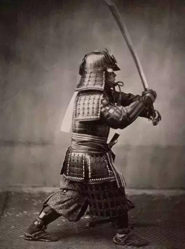 手拿倭刀的日本武士,这个身高确实不算高身着藤甲的日本武士,不过这身