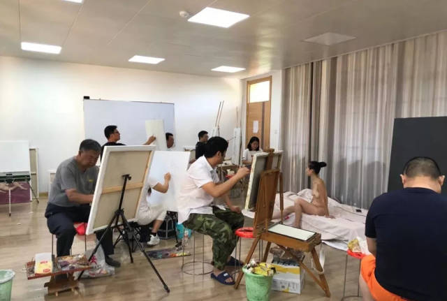 【中国写生节】开始报名啦-系列三:人体写生,摄影创作