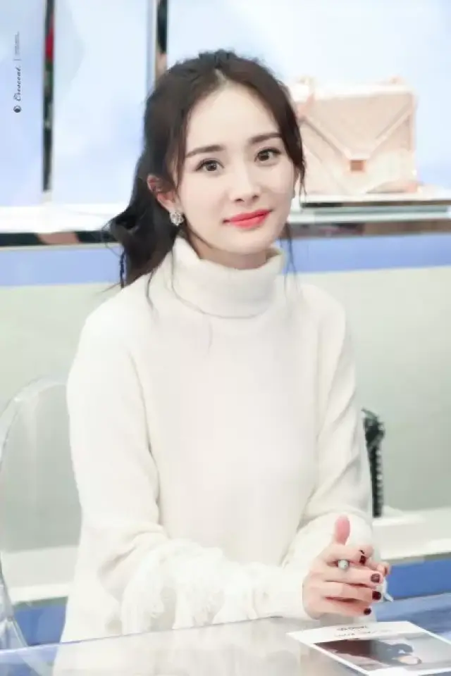 杨幂生日众星云集,张国荣却无人问津?