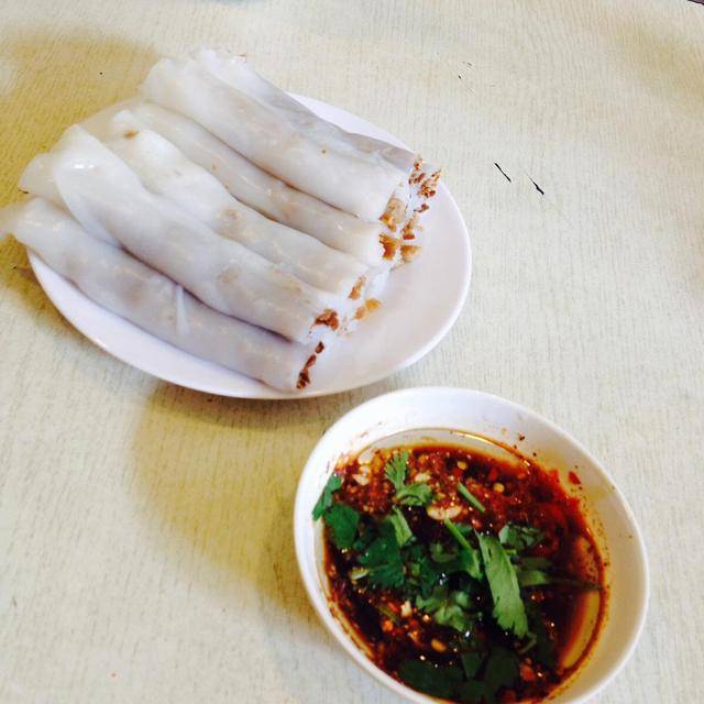 时间:7:00-12:30 地址:义正路近东大街 沾水卷粉 沾水卷粉也是蒙自的
