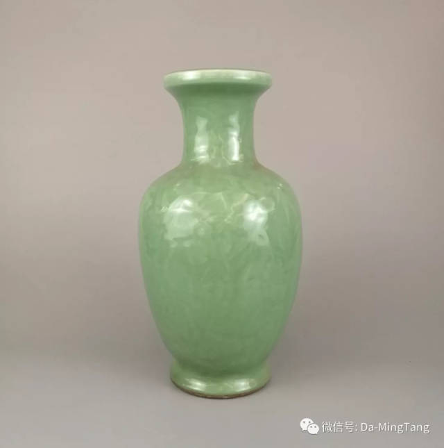 241 翠青釉印花纹瓶尺寸:h35cm