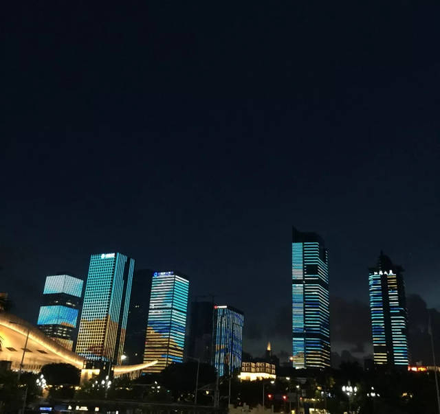 深圳到底靠什么留住那么多宝藏男孩女孩？