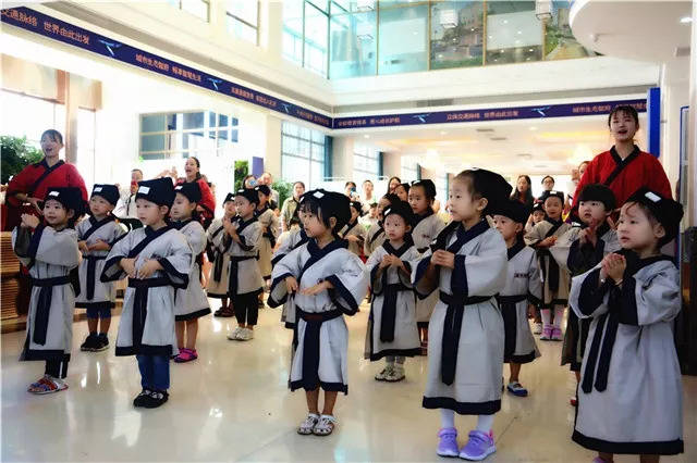 【宝典头条】"孔子诞辰敬圣贤 弟子有礼谢师恩"活动隆重举行