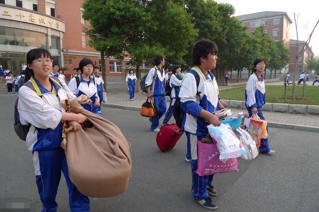 高中该不该住校,深藏的5大好处,学生家长不可不知!尤其是高二