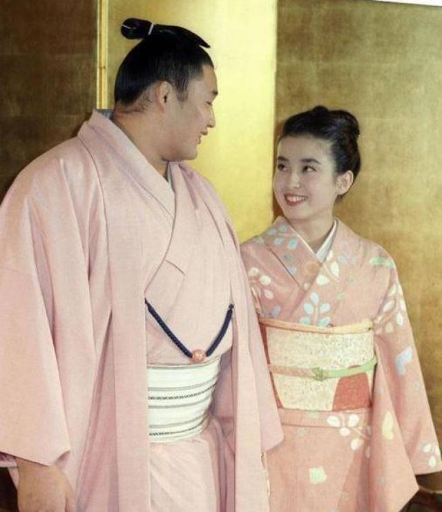 难怪日本女明星都想嫁给相扑手?原因竟是这样!