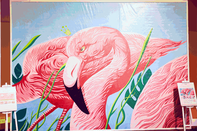 大画幅的火烈鸟涂鸦,鲜艳明亮的配色使其迅速走红,成为ins网红博主们