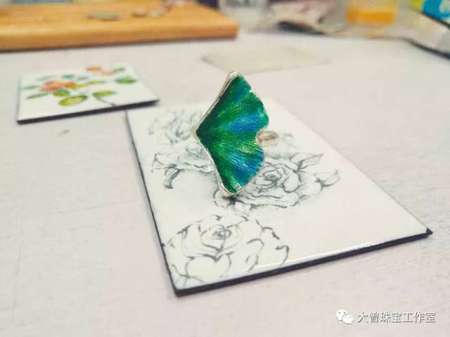 来给自己做个首饰吧!大曾珠宝工作室·上海校区小伙伴们的作品「战报」出来了嗷!