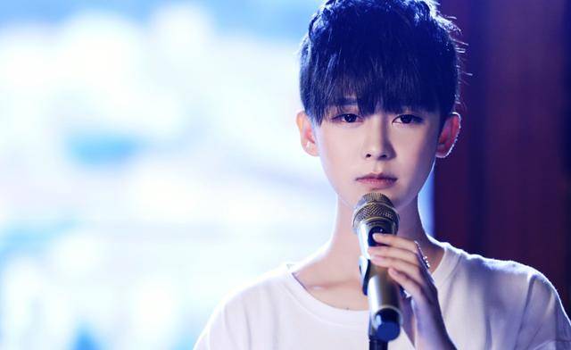 Angelababy寸头造型,这个女主播男装比Angela