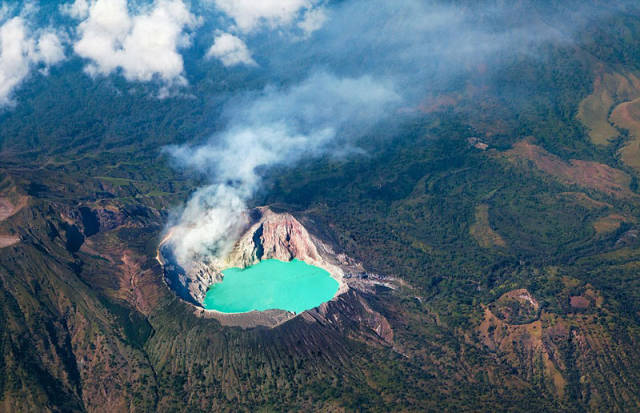 越南嘉莱省,火山周围的土壤富含矿物质,适宜耕种.