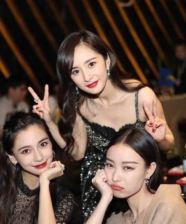 看了这3张照片可发现:杨幂,angelababy,倪妮之间的关系太复杂