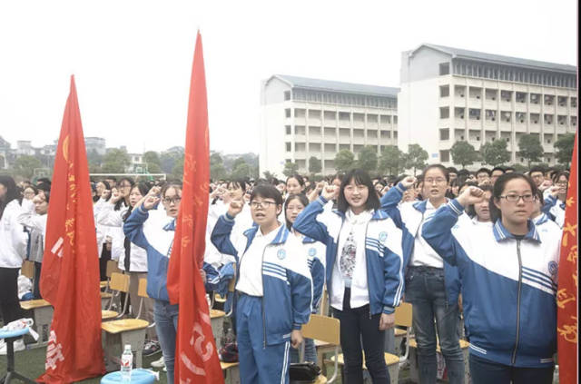 来凤一中您好,80岁生日快乐!