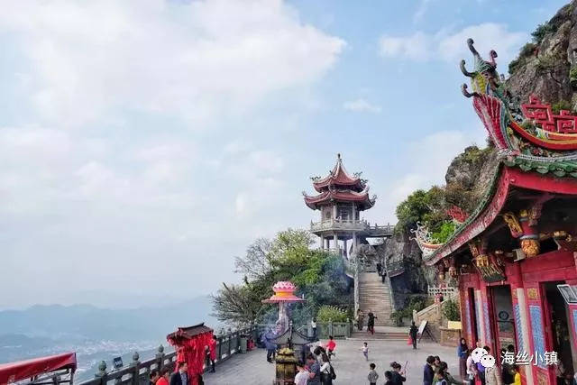 仙公山,顾名思义应该是有仙人的地方,因南北朝时 祀"何氏九仙"得名.
