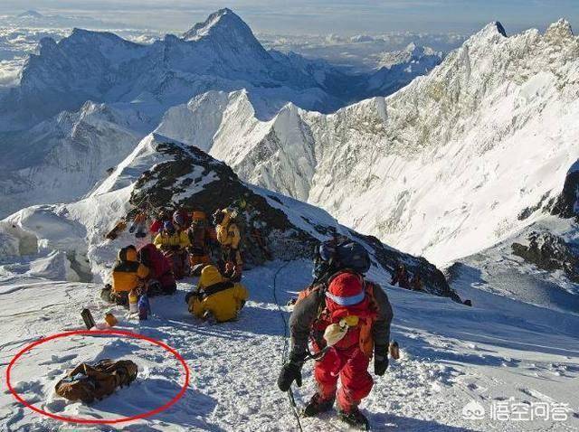 为什么登珠穆朗玛峰时遇见有人摔倒了千万不能扶