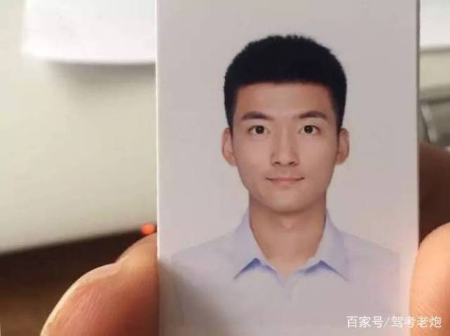 一寸白底证件照 以损毁驾驶证的方法换上你漂亮的相片: 带上身份证