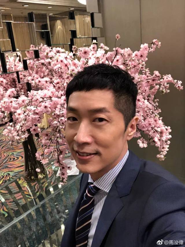 47岁入学北大的马浚伟开心晒出"上学装备",萌得像个小