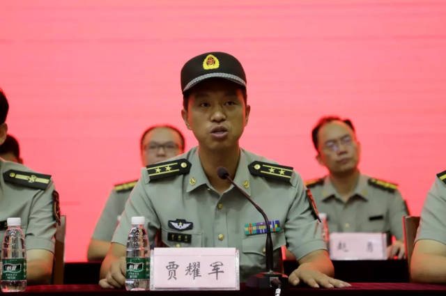 73211部队副参谋长贾耀军讲话"起来,不愿做奴隶的人们 在庄严