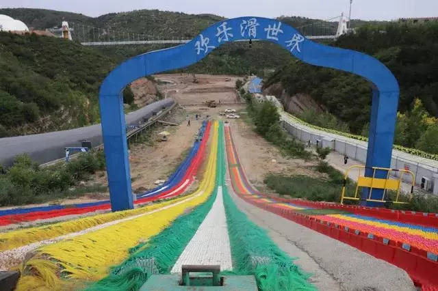 厉害了台骀山!太原人畅玩5D太空玻璃吊桥、冰雕、极速冰滑梯、碉堡等项目!