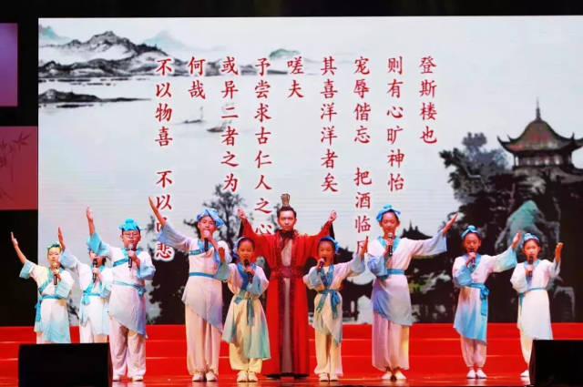 《再别康桥》用中英文朗诵你知道有多美吗?