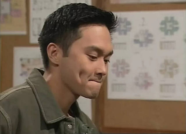 天使面孔魔鬼身材 张智霖 一张娃娃脸,带有两个深深的酒窝.