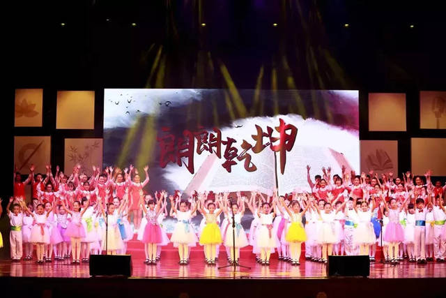 《再别康桥》用中英文朗诵你知道有多美吗?