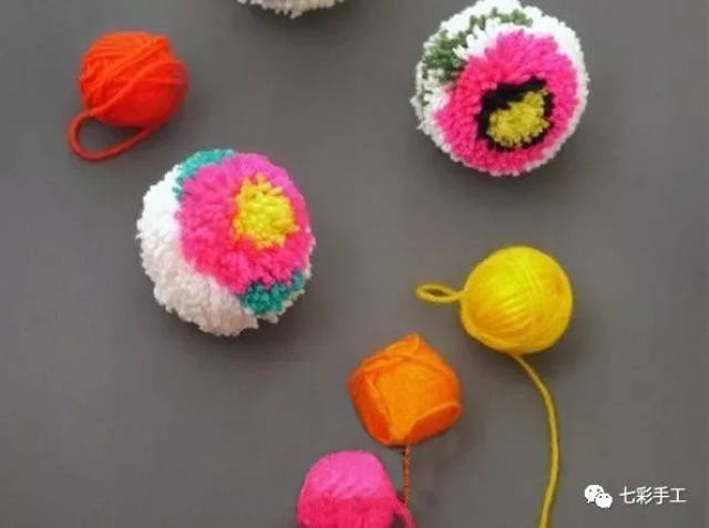 色彩缤纷的diy花绒球制作教程,圆圆的作为随身饰物很可爱