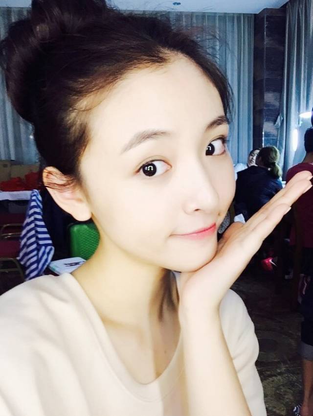 演技出众力压女主而意外走红,校花出身的吴倩还有这一