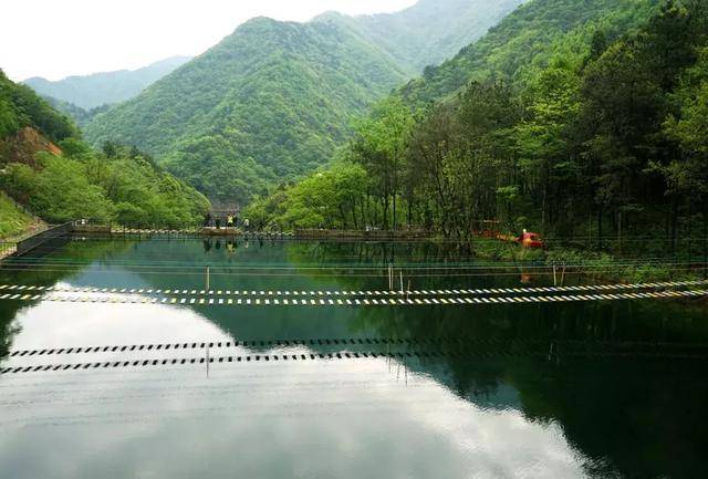 大别山首个直升机旅游项目于国庆期间在商城县西河景区开启