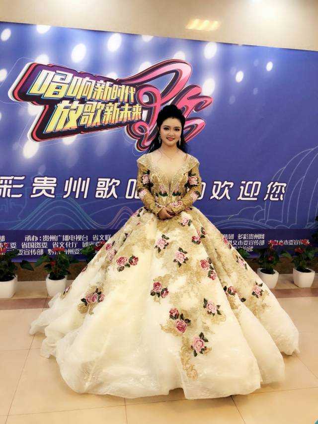 贵州美女歌手王舒雅婷刚刚捧回一个大奖,她说